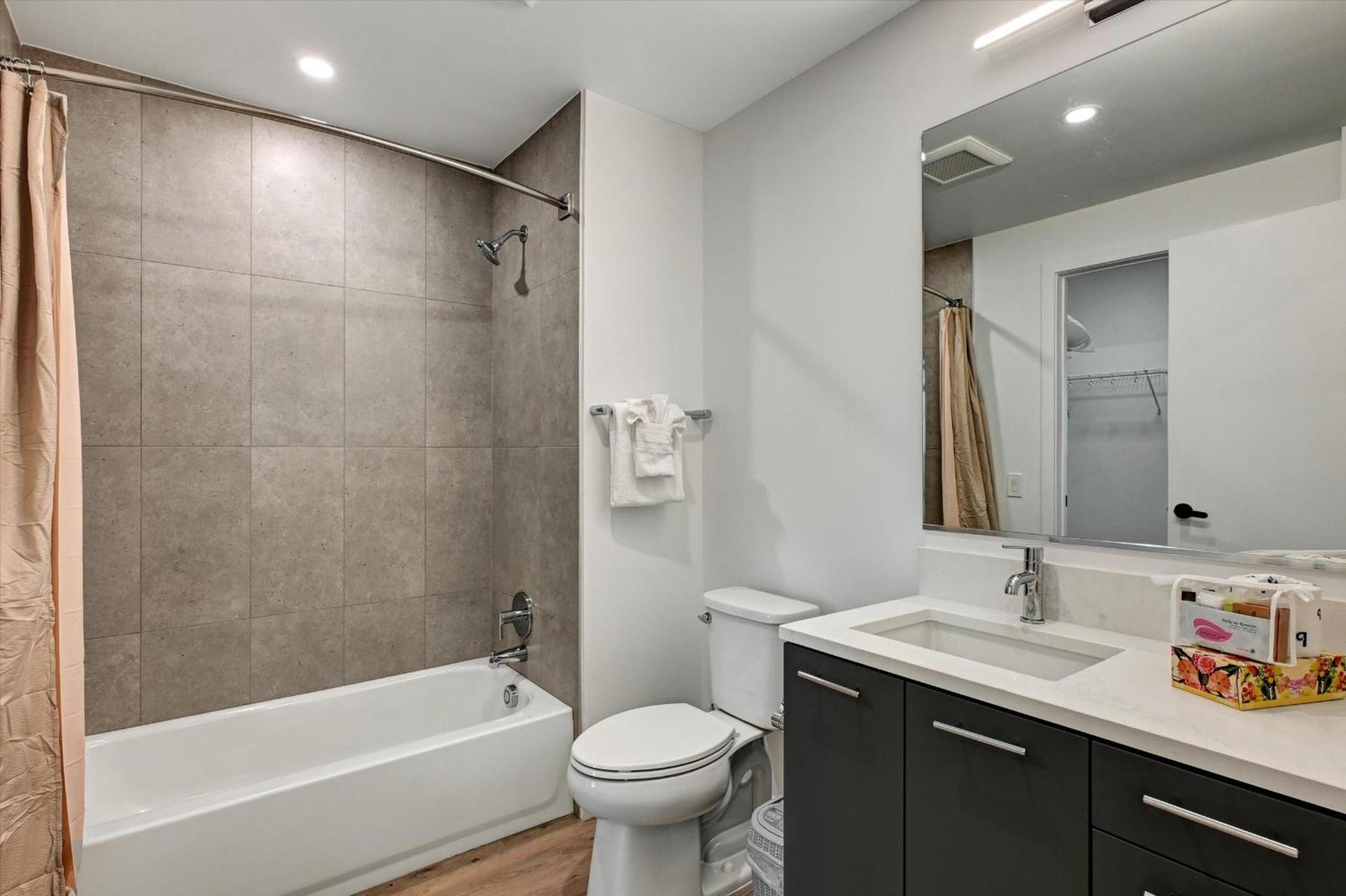Global Luxury At Town Center Apartamento