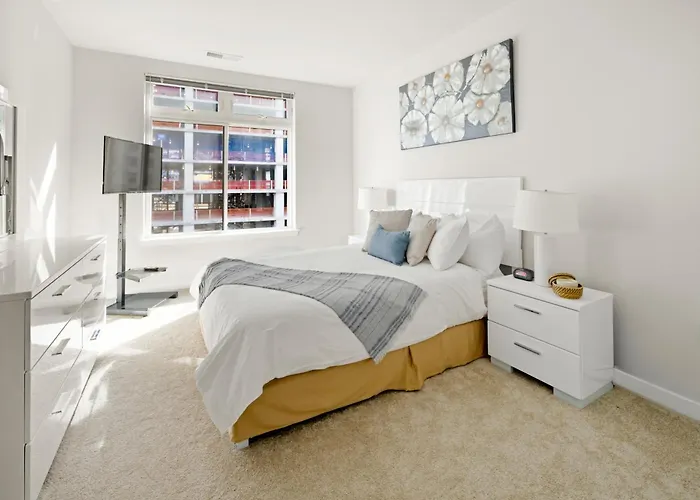 Global Luxury Suites At Town Center