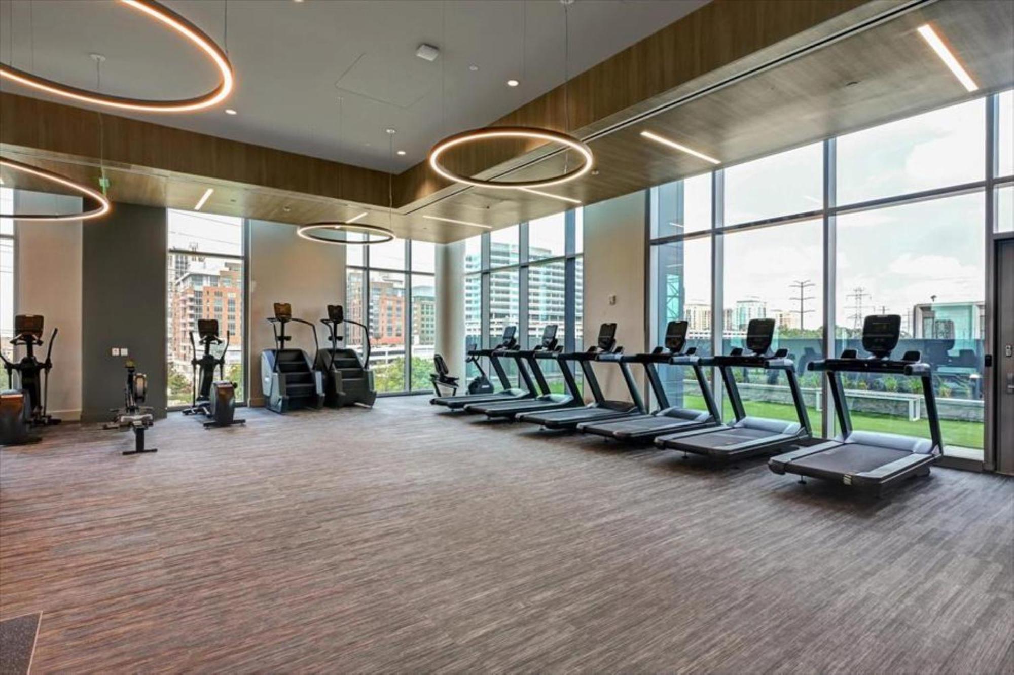 Global Luxury At Town Center Apartment *
