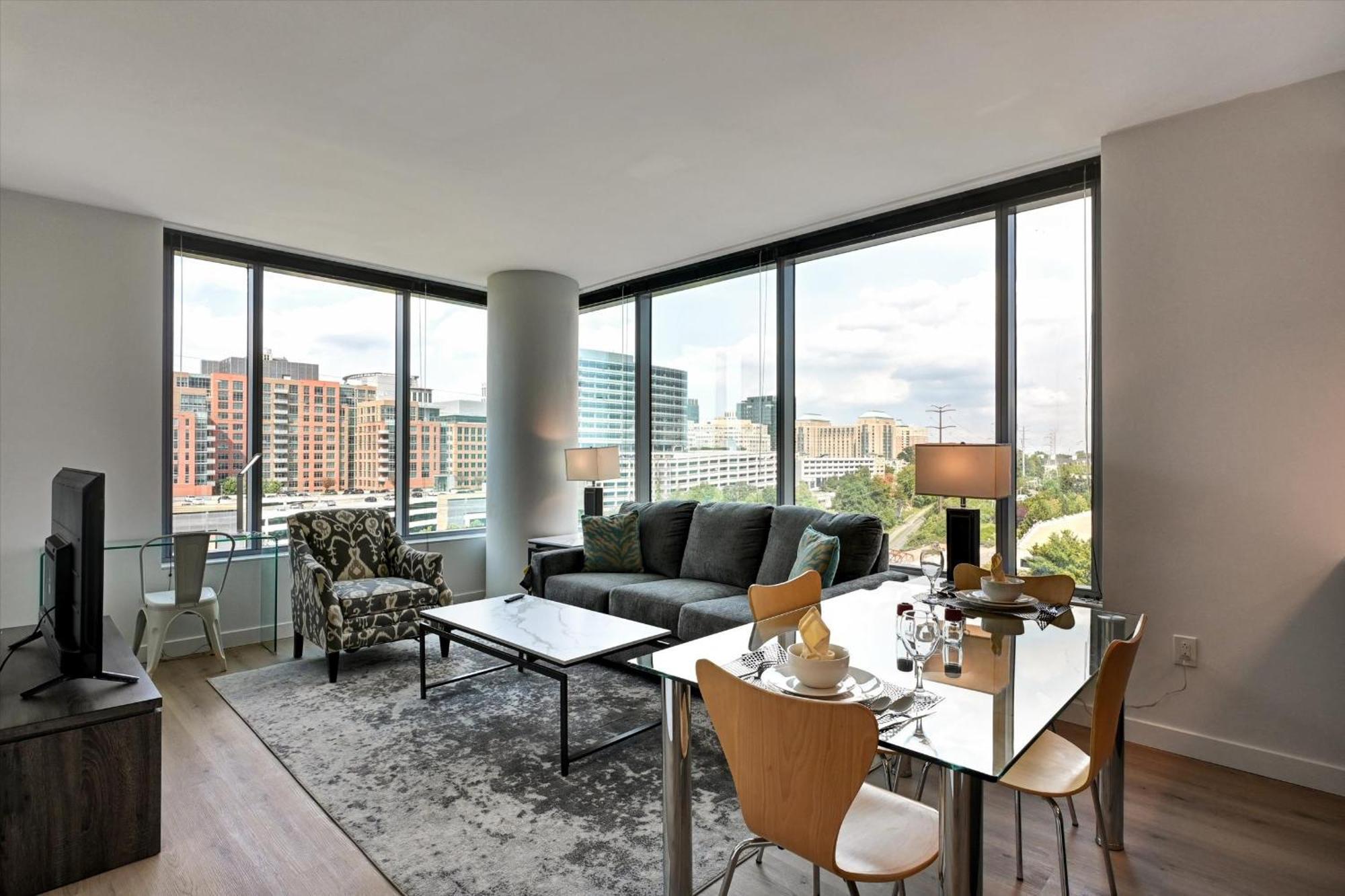 Global Luxury At Town Center Apartment