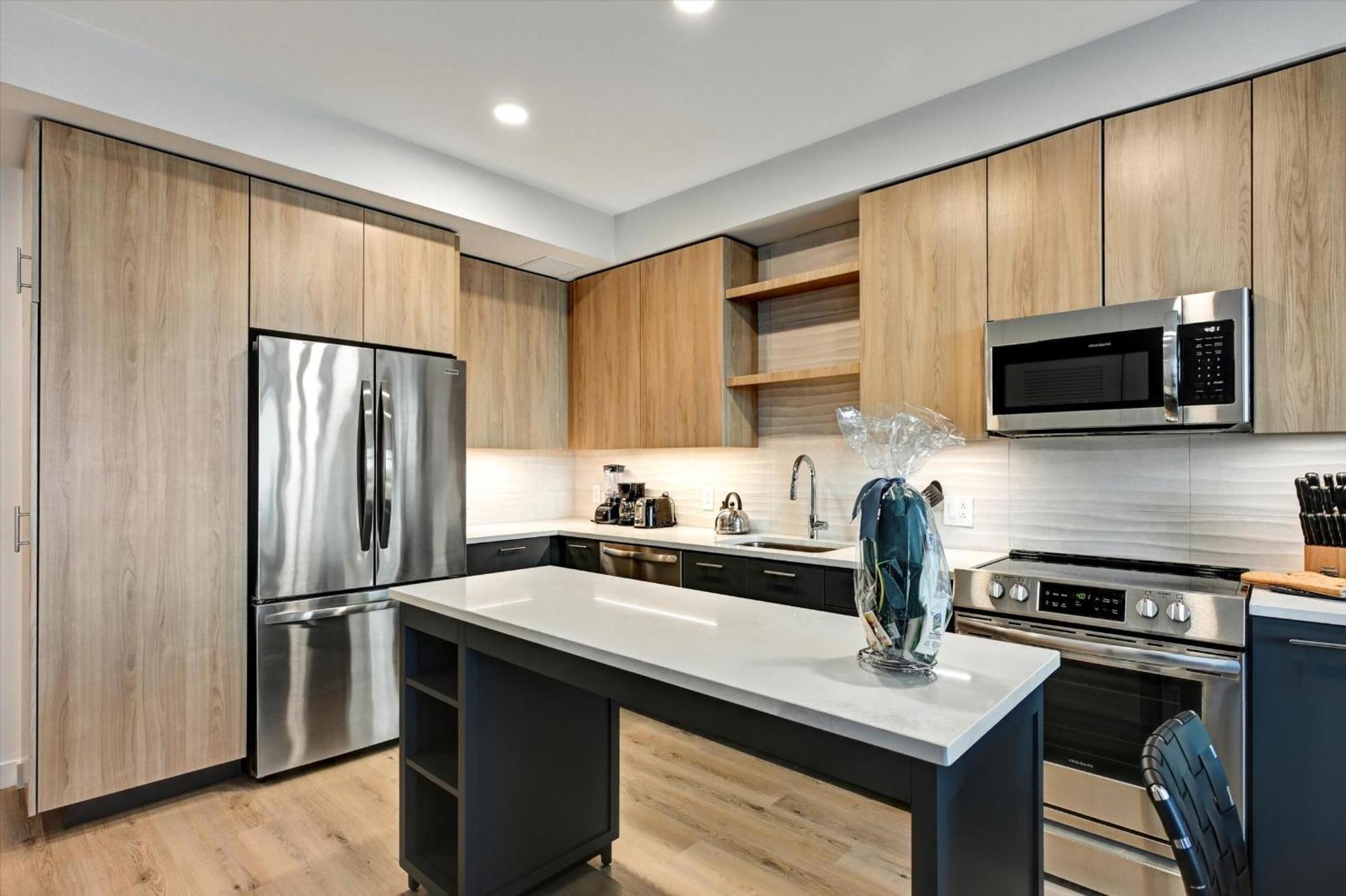 Global Luxury At Town Center * Reston
